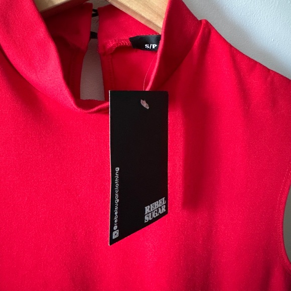 Red Sleeveless dress - Picture 4 of 4